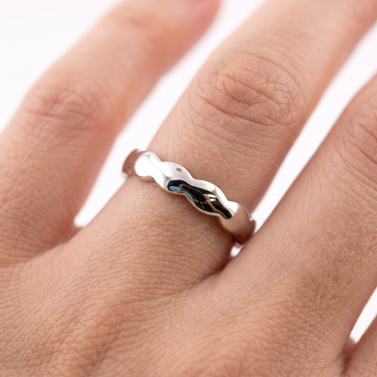 Scalloped Wave-Edge Polished Band Ring