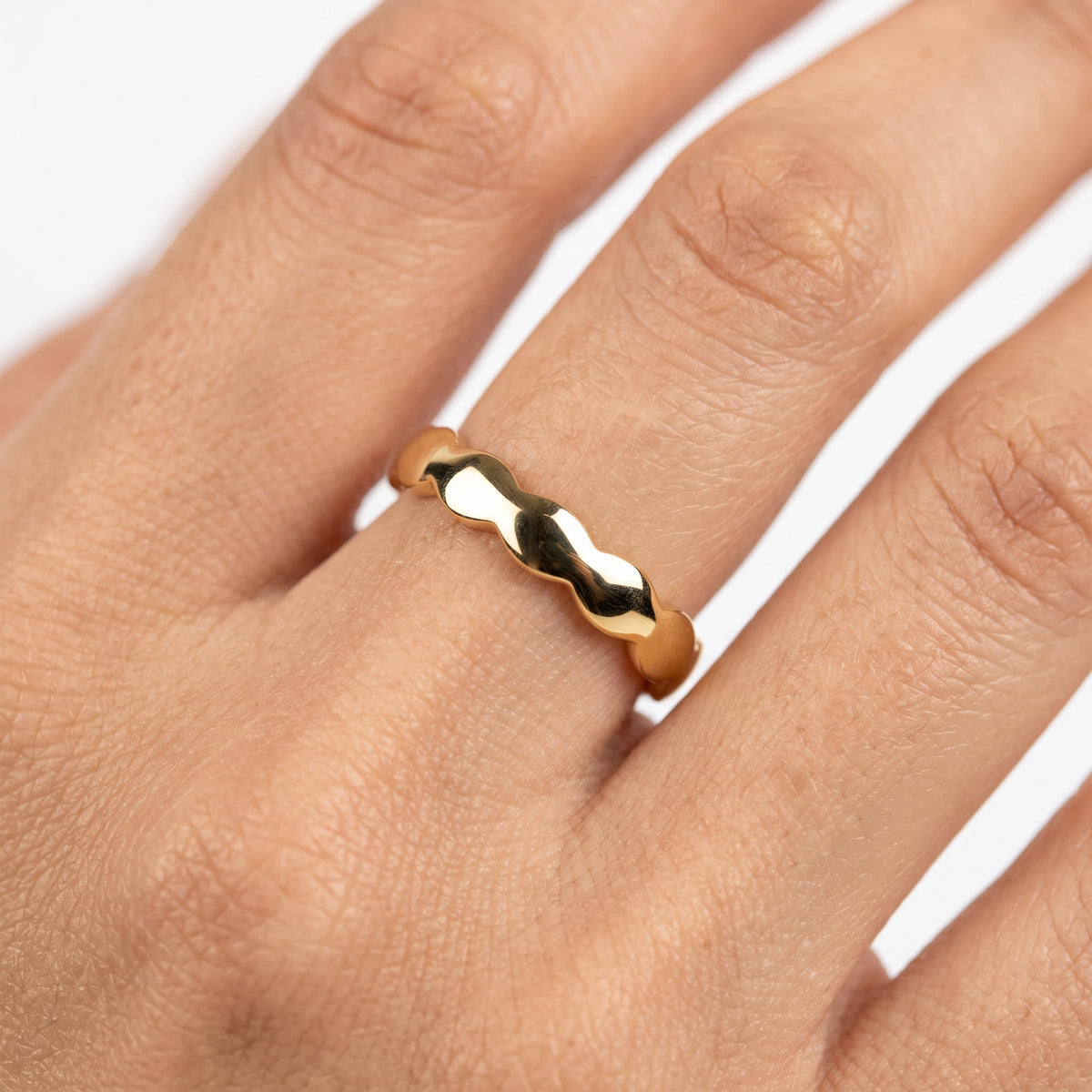 Scalloped Wave-Edge Polished Band Ring
