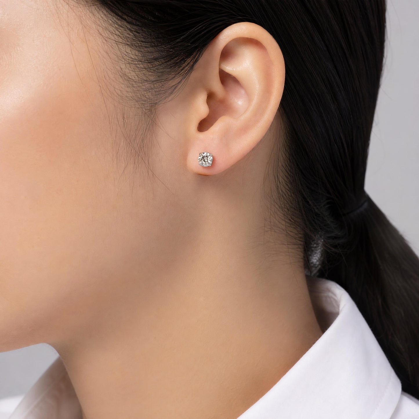 DECA0989W-SB M-1 model wearing round diamond screw back stud earring