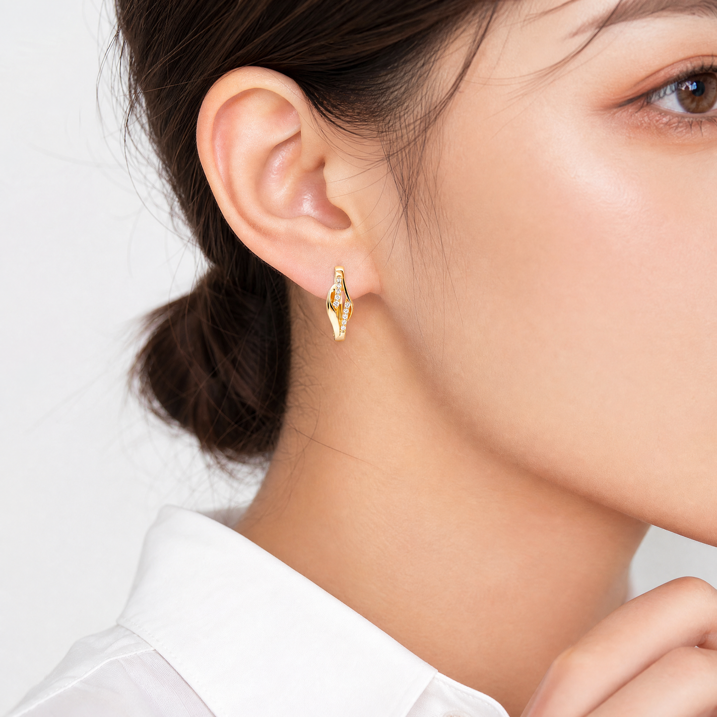 DEFT0702 yellow gold on model