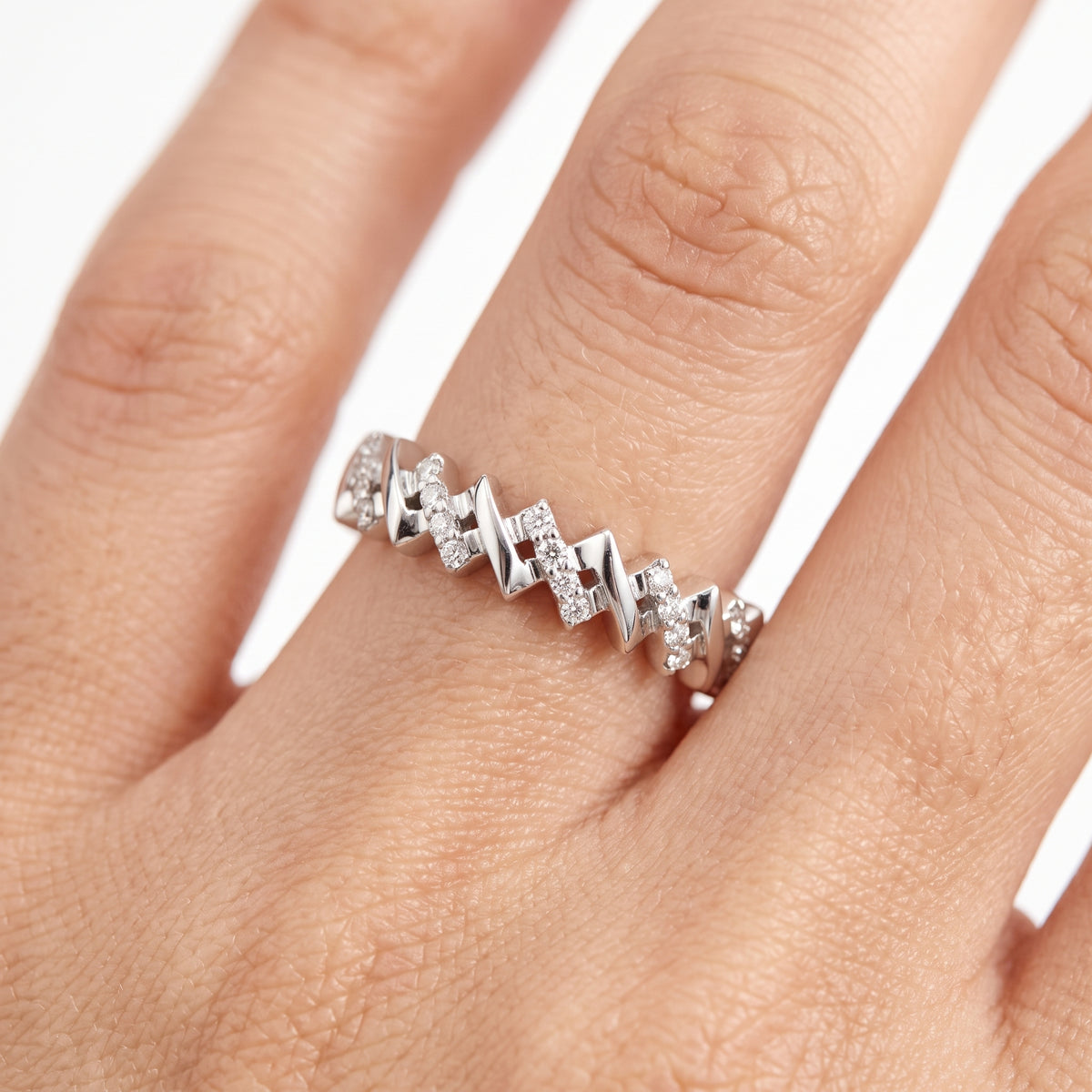 20-Diamond Angled Shared-Prong Band Ring