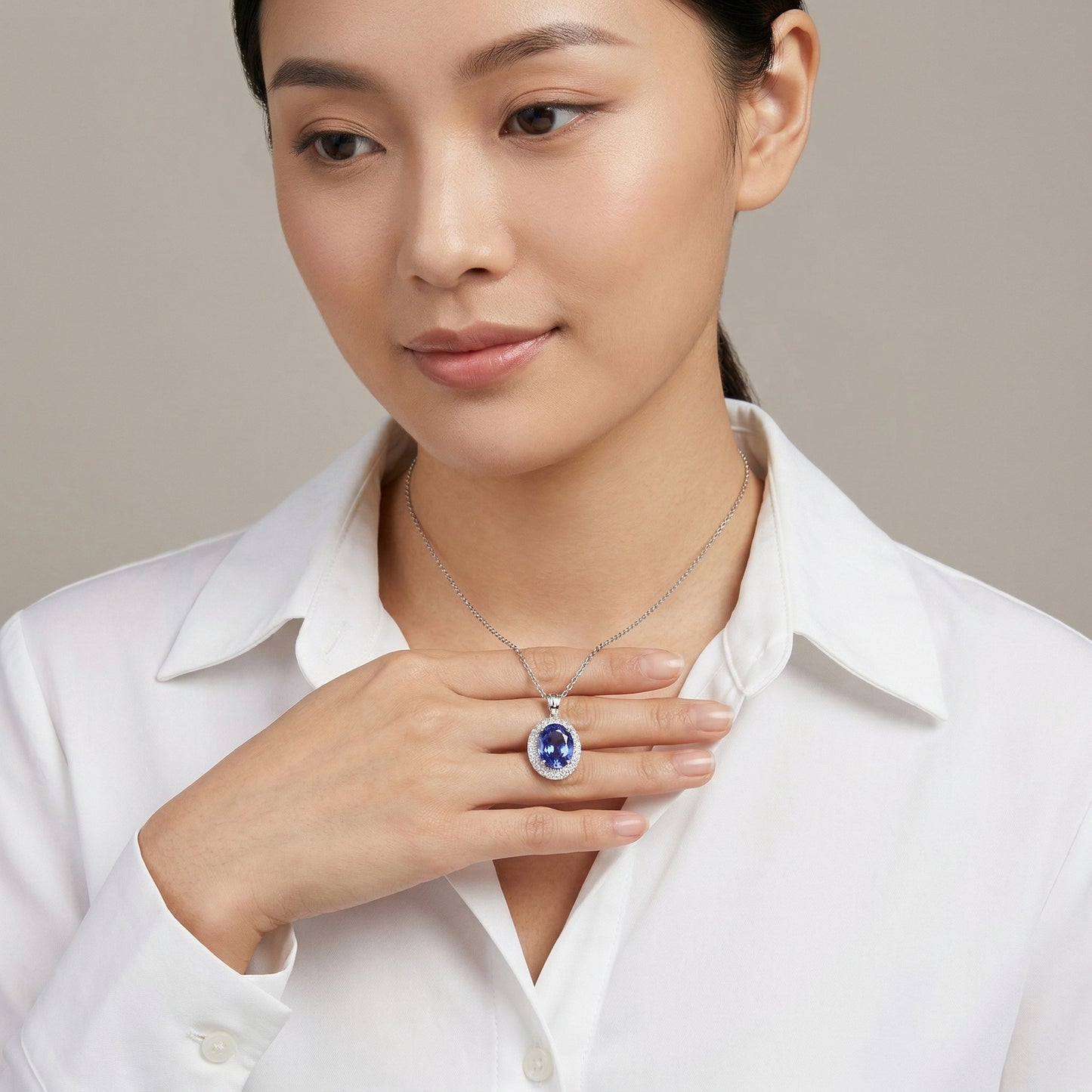 9.62 carat Tanzanite Oval Pendant