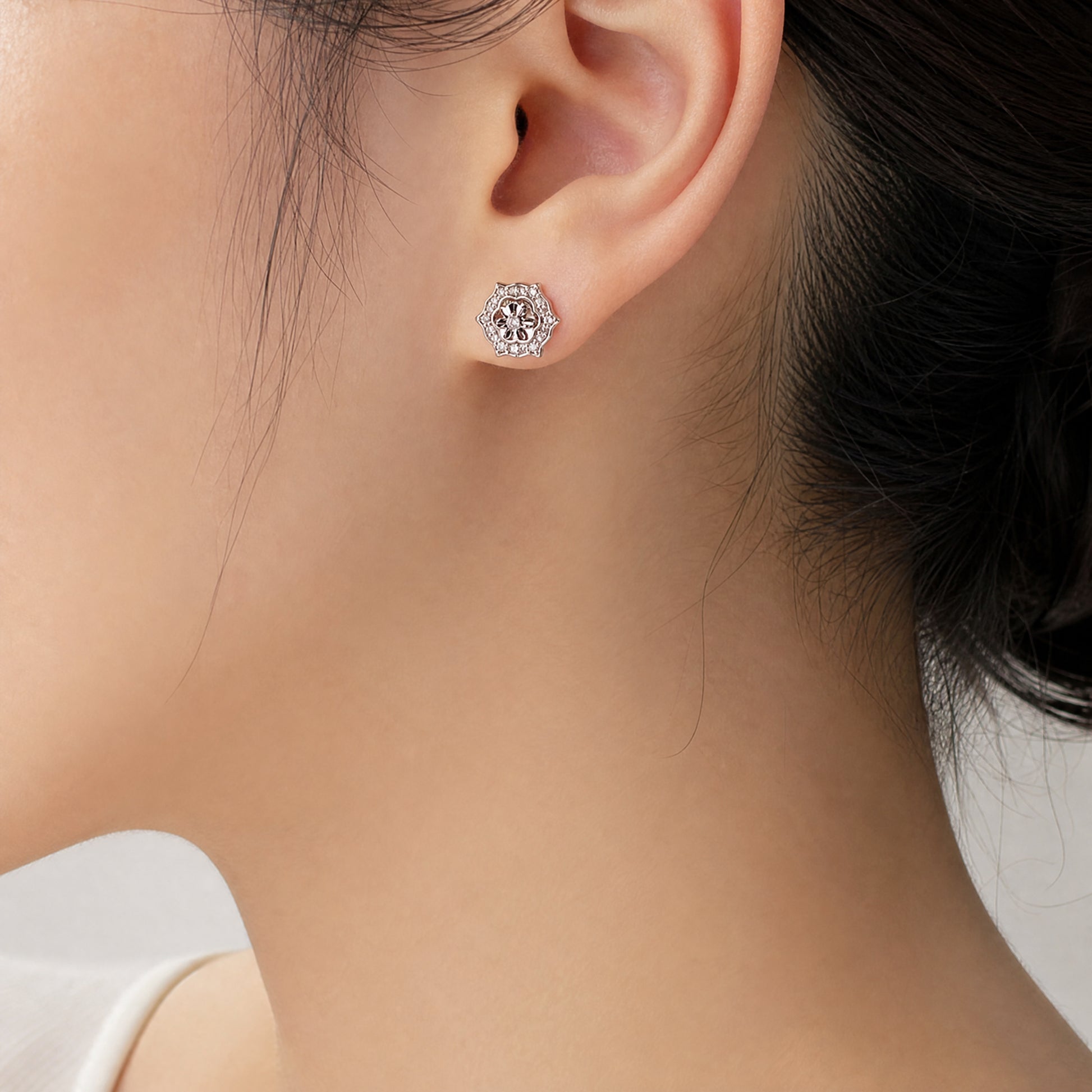 18K White Gold Diamond Post Earrings with Jacket - Model Macro