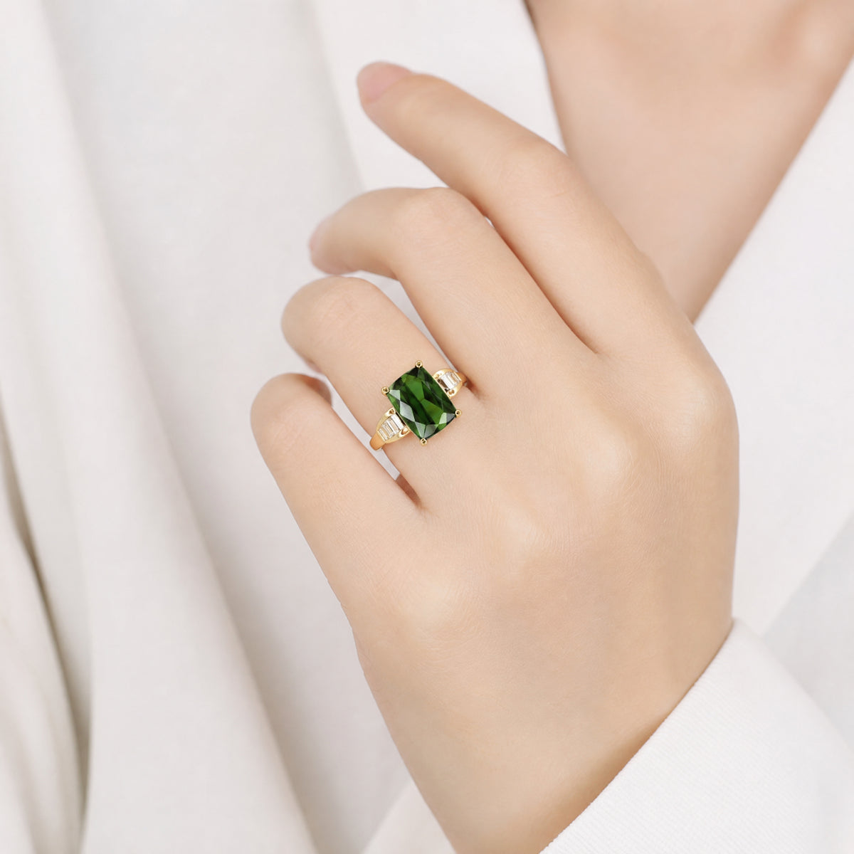 14K Yellow Gold Green Tourmaline Diamond Ring - Model Macro